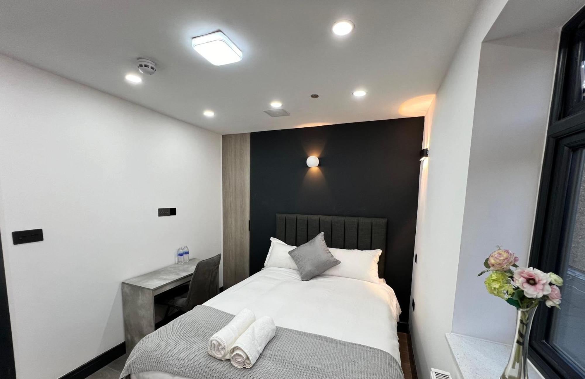 Thandi House Heathrow Airport Ashford  외부 사진