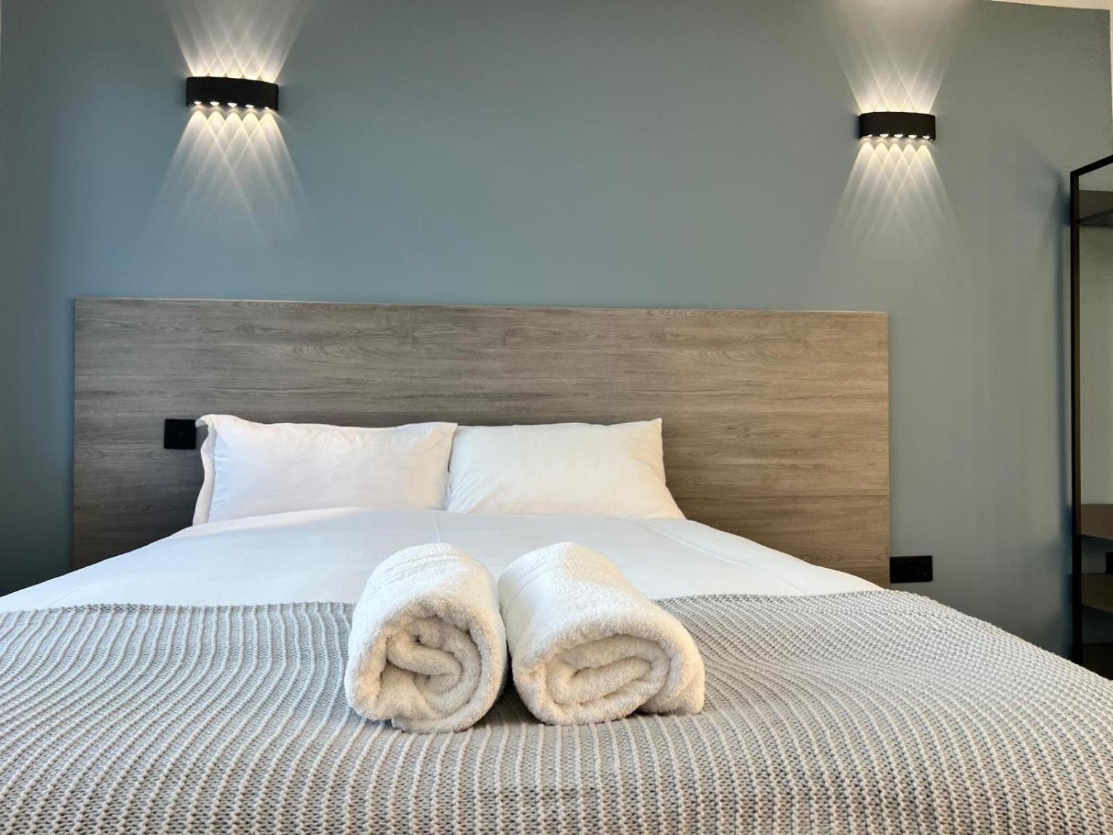 Thandi House Heathrow Airport Ashford  외부 사진