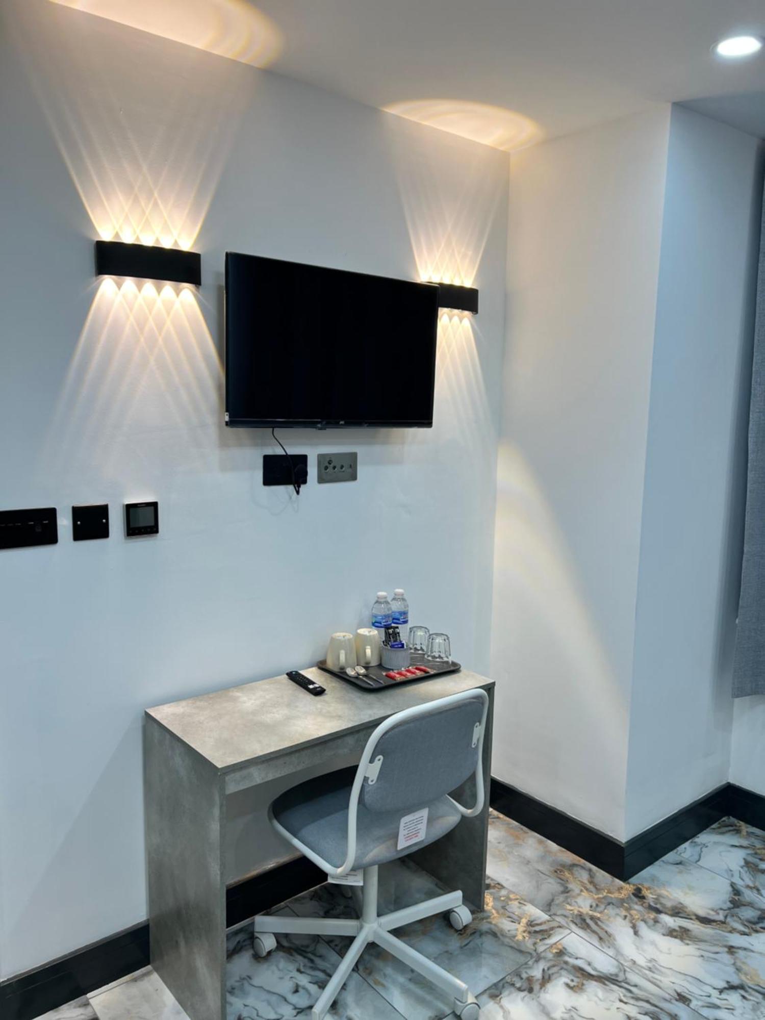 Thandi House Heathrow Airport Ashford  외부 사진