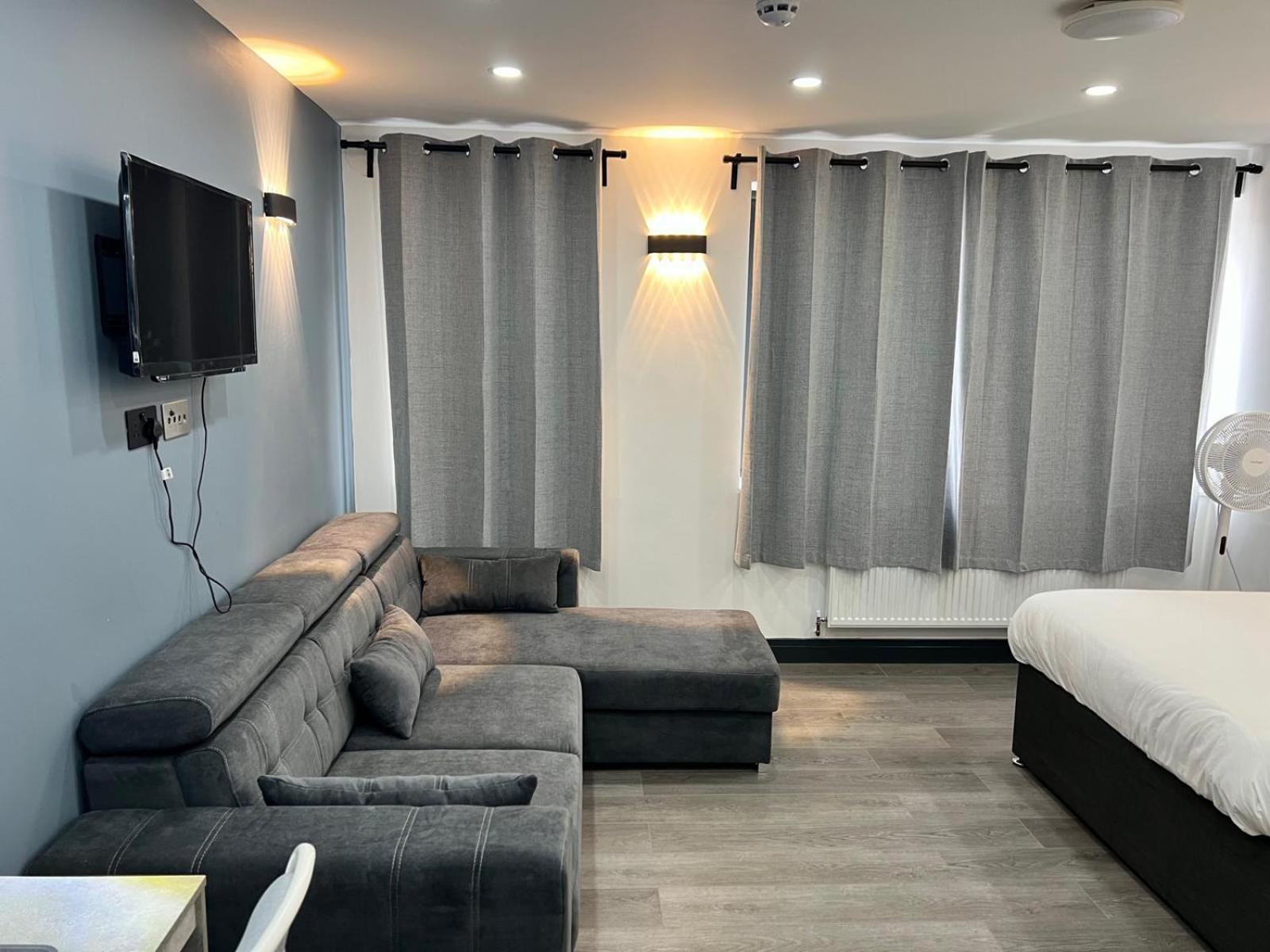 Thandi House Heathrow Airport Ashford  외부 사진